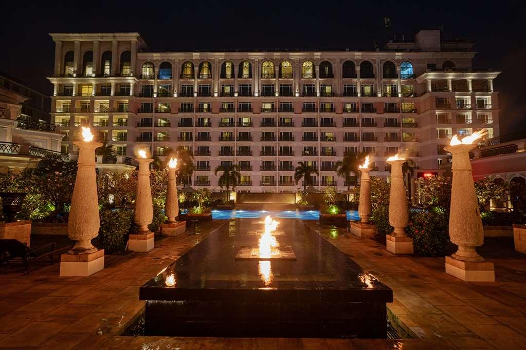 The Leela Palace Madrás Exterior foto The Imperial Hotel