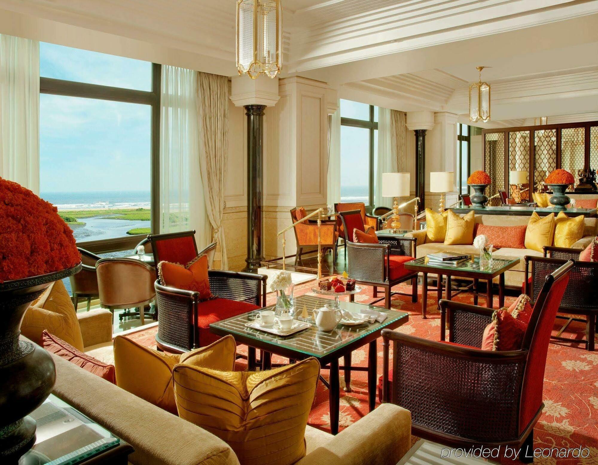 The Leela Palace Madrás Exterior foto The Lounge at the Oberoi Mumbai